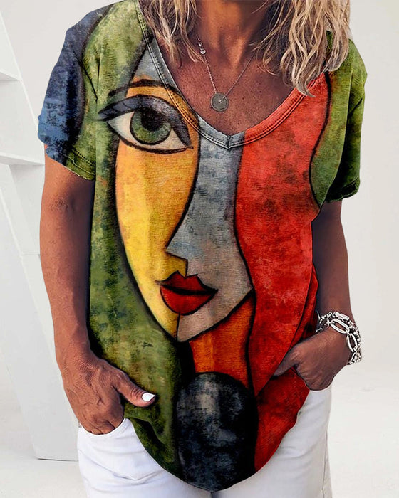 Kortermet T-skjorte med abstrakt ansiktstrykk