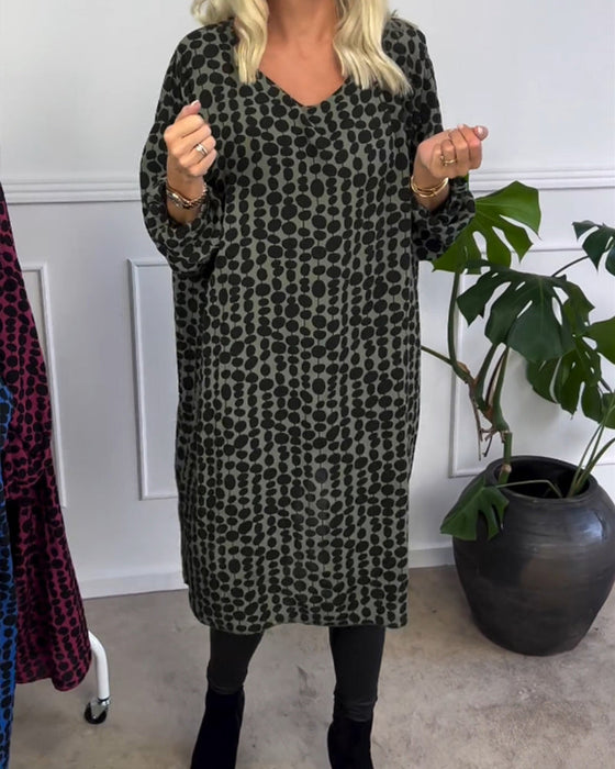 Retro prikkete kjole med v-hals