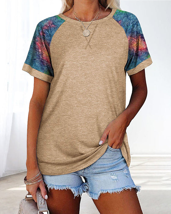 Kortermet t-skjorte med kamuflasjetrykk med rund hals