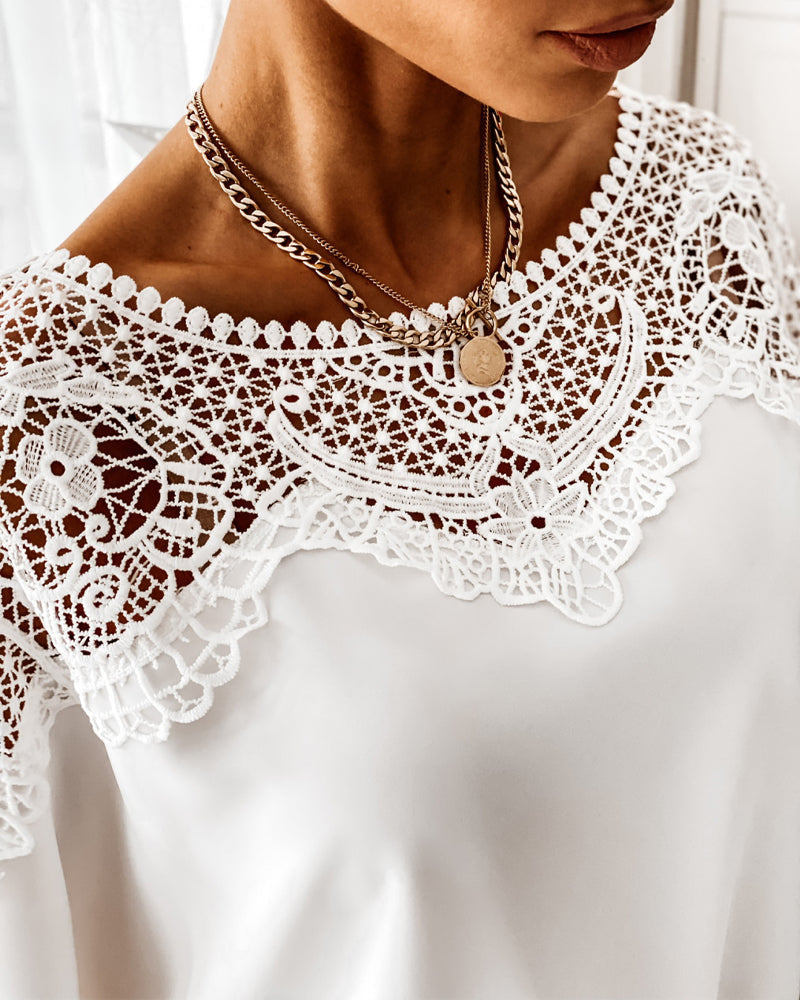 Topp med dolmanermer med blondekrage