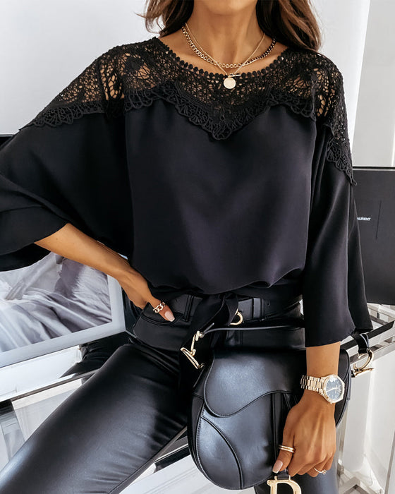 Topp med dolmanermer med blondekrage