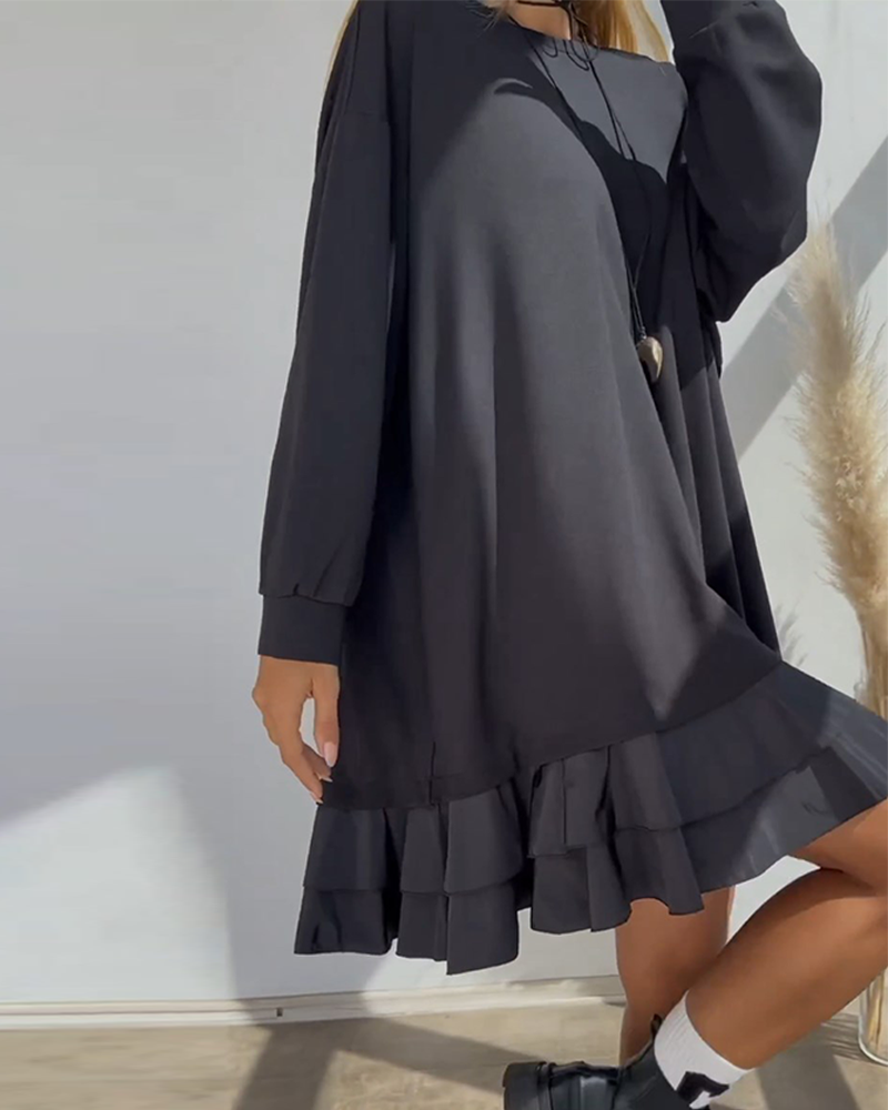 Løs ensfarget kjole med patchwork