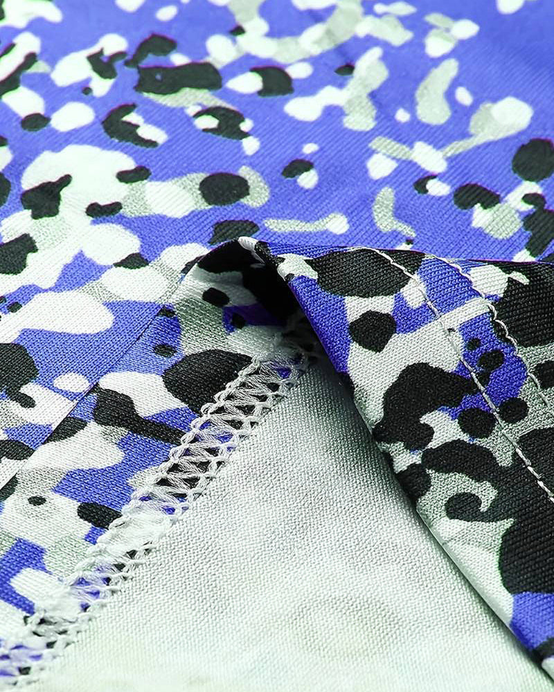 Rynket v-hals topp i leopardmønster med kort erme