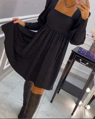 Elegant kjole med firkantet hals i A-linje