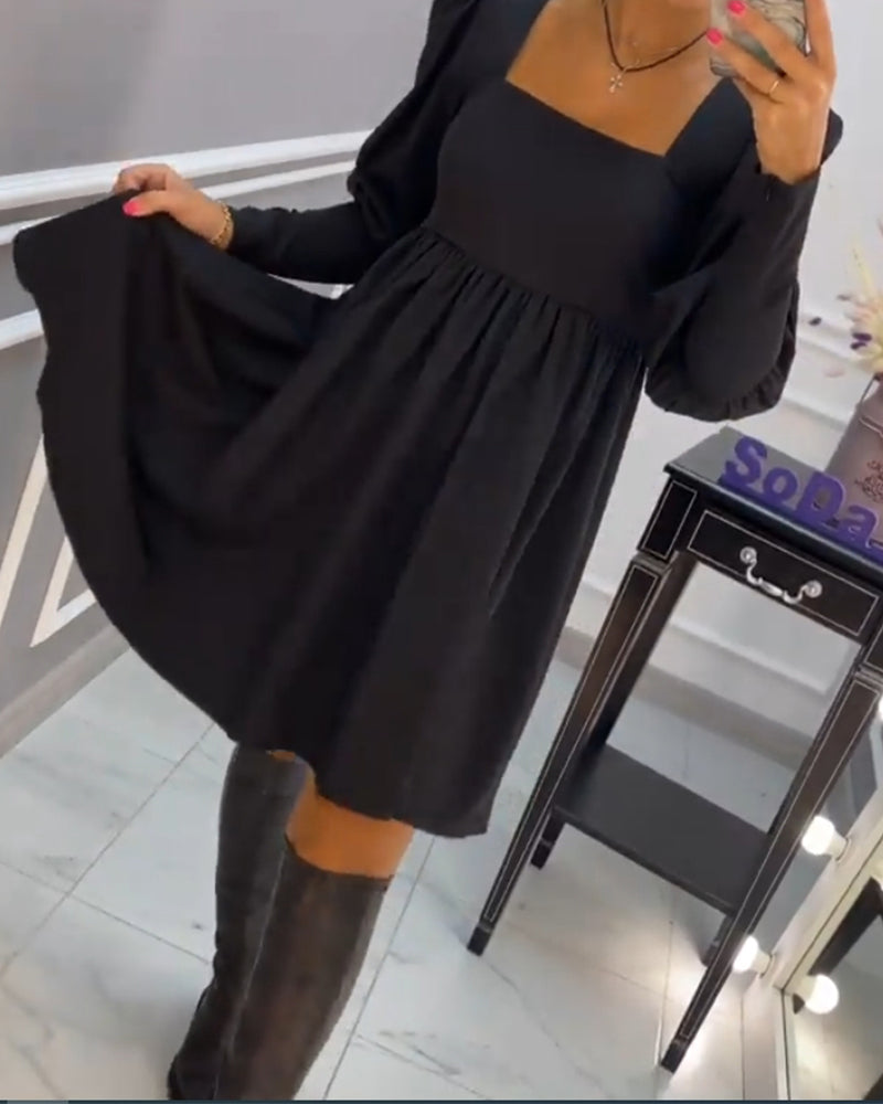 Elegant kjole med firkantet hals i A-linje