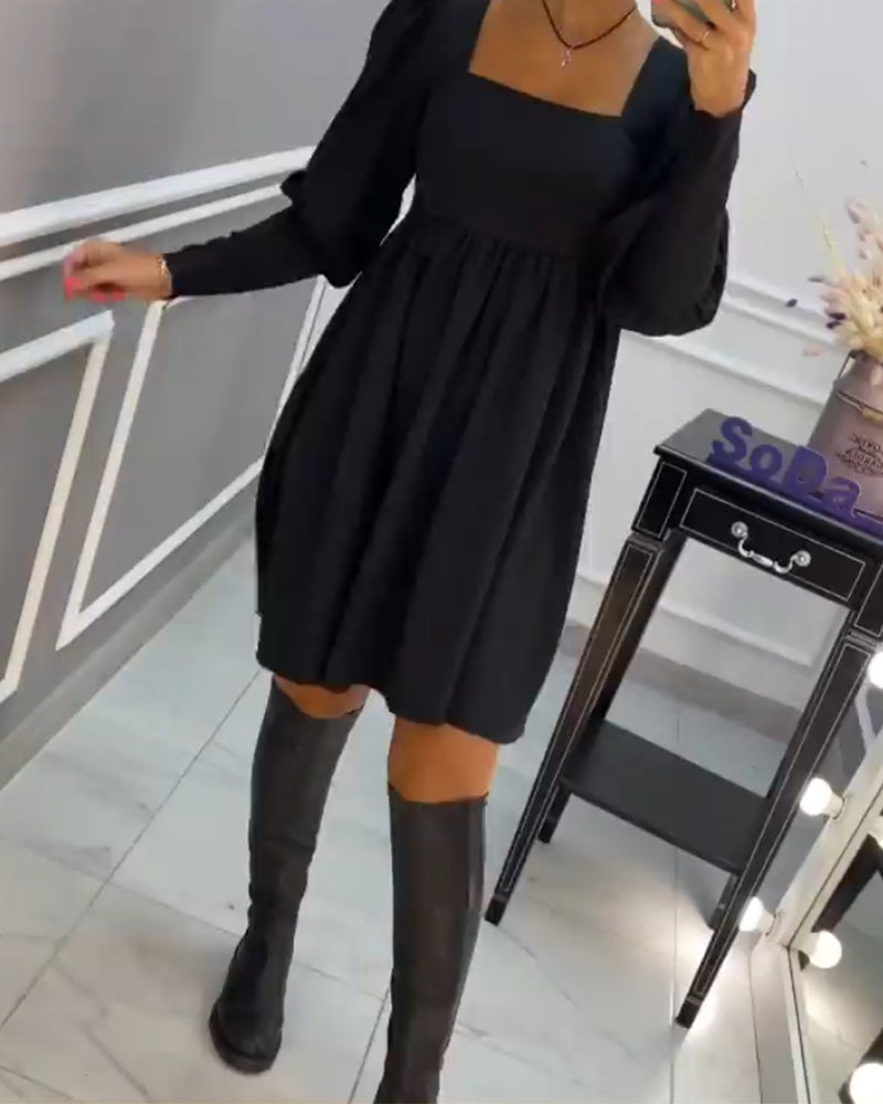 Elegant kjole med firkantet hals i A-linje