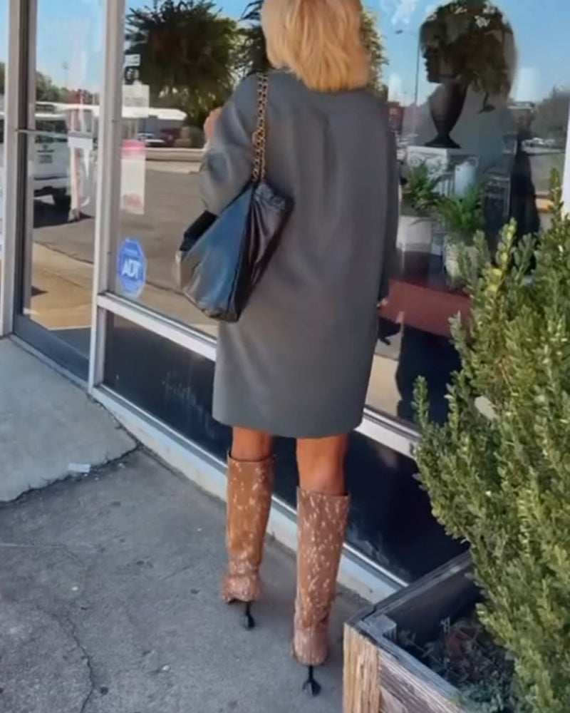 Ensfarget elegant kjole med rund hals