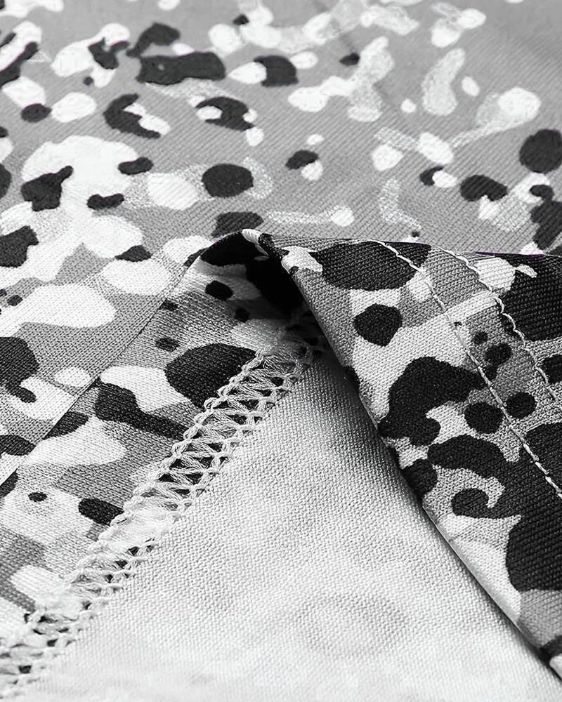 Rynket v-hals topp i leopardmønster med kort erme