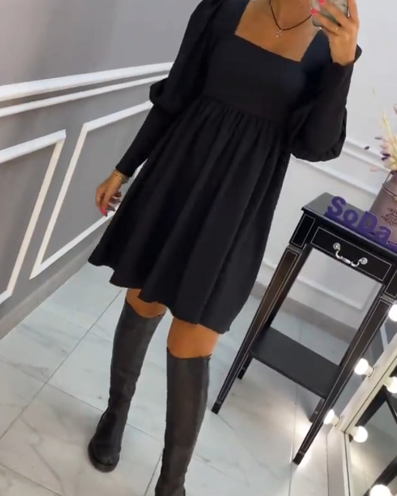 Elegant kjole med firkantet hals i A-linje