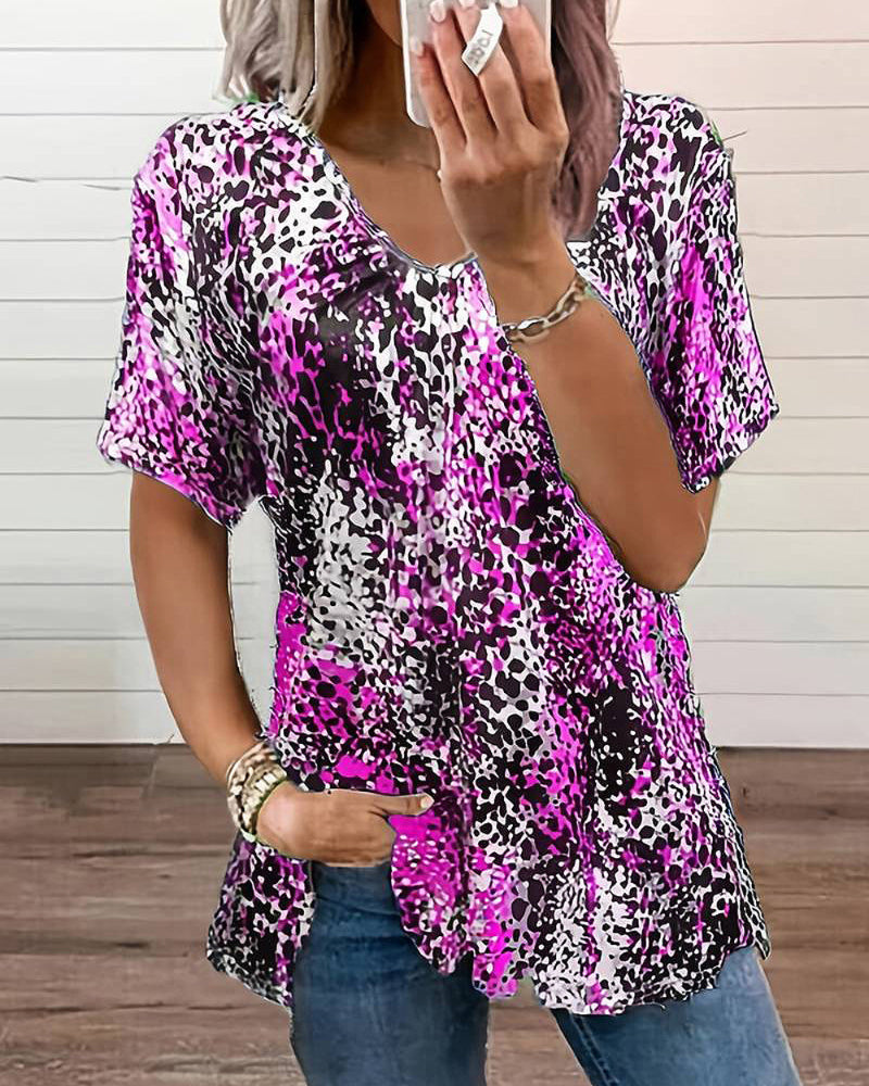 Rynket v-hals topp i leopardmønster med kort erme