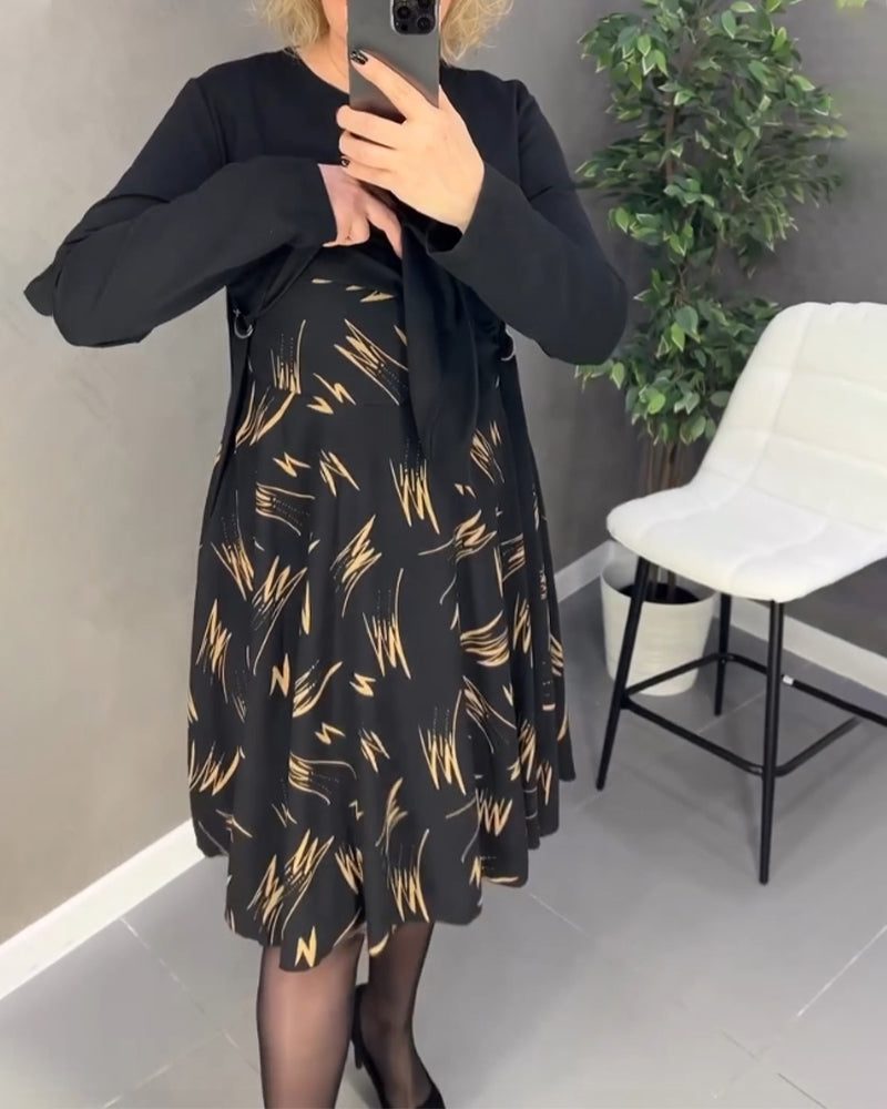 Løs og avslappet printkjole med rund hals