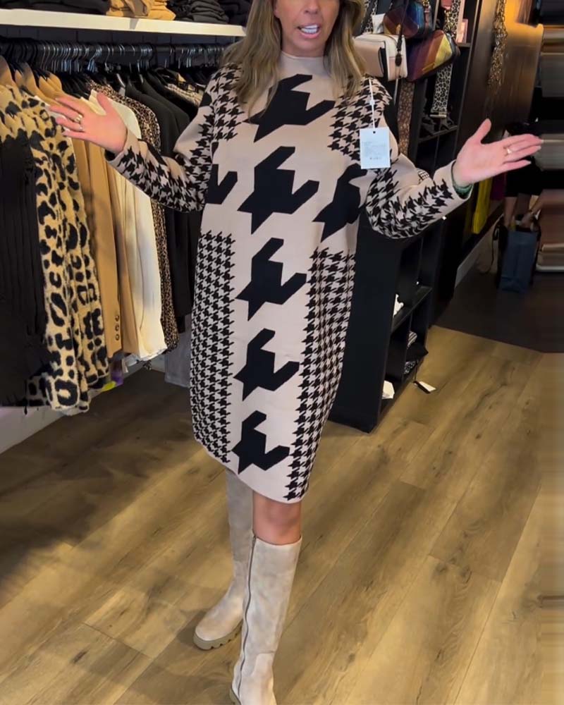 Kjole med langermet og houndstooth -mønster