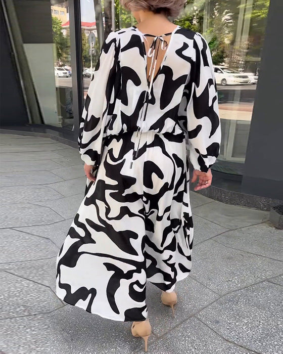 Elegant langermet kjole i motetrykk