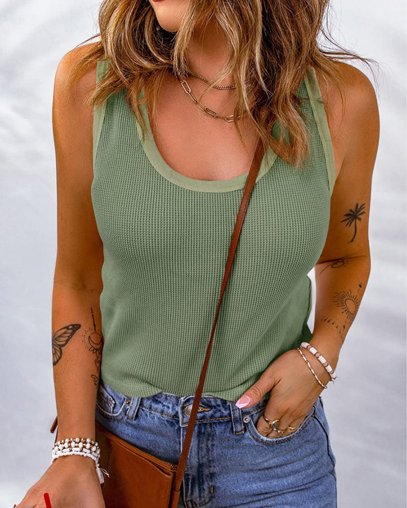 U-halset tanktop i ensfarget