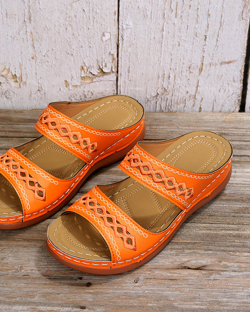 Plattformsandaler i ensfarget