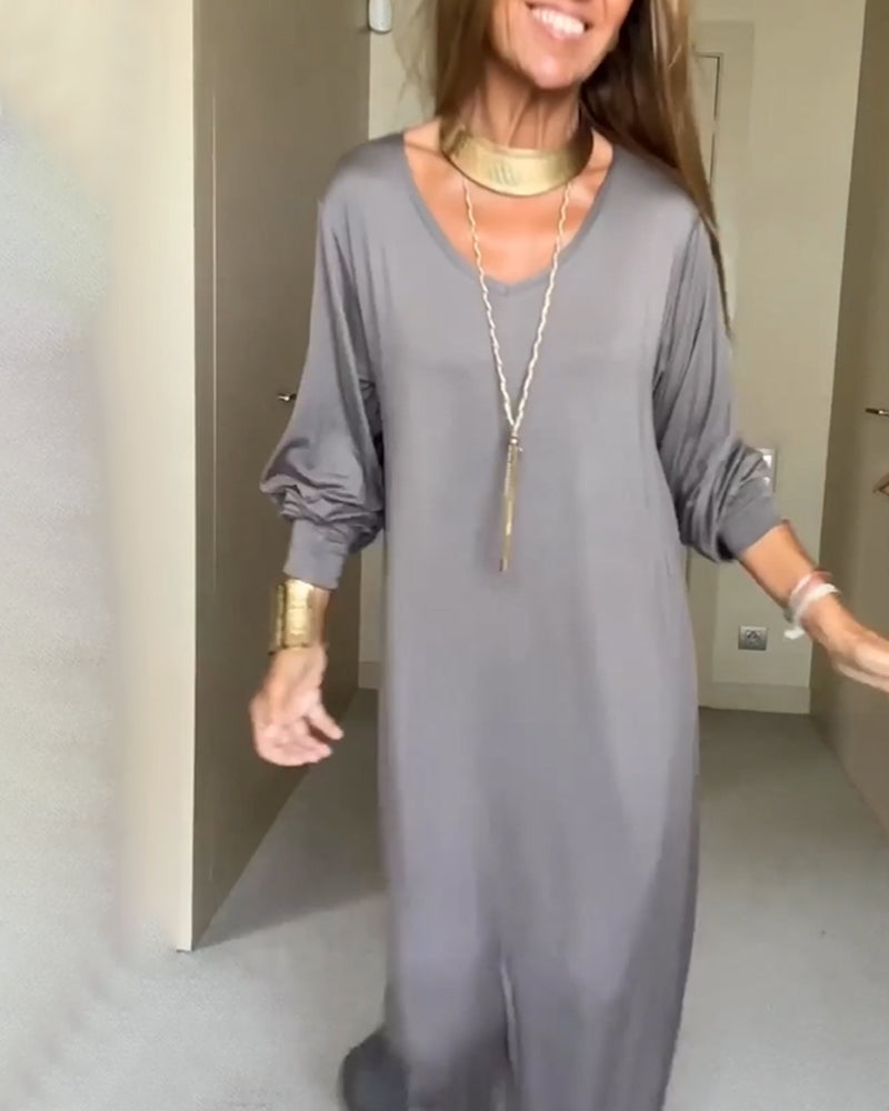 Uformell ensfarget kjole med v-hals