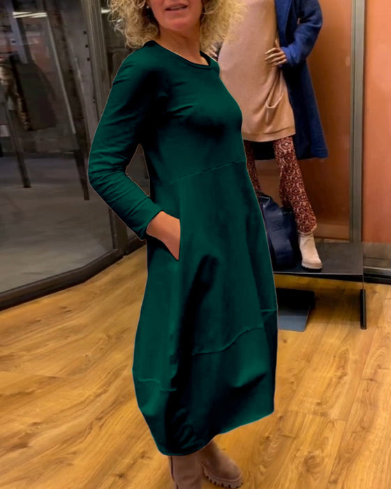 Elegant ensfarget kjole