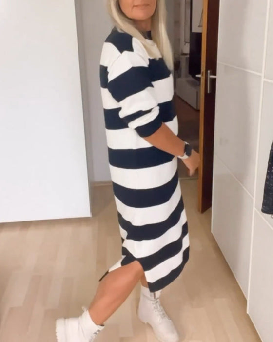 Stripete kjole med rund hals