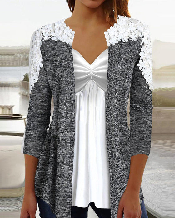 Elegant topp med V-hals og blonder