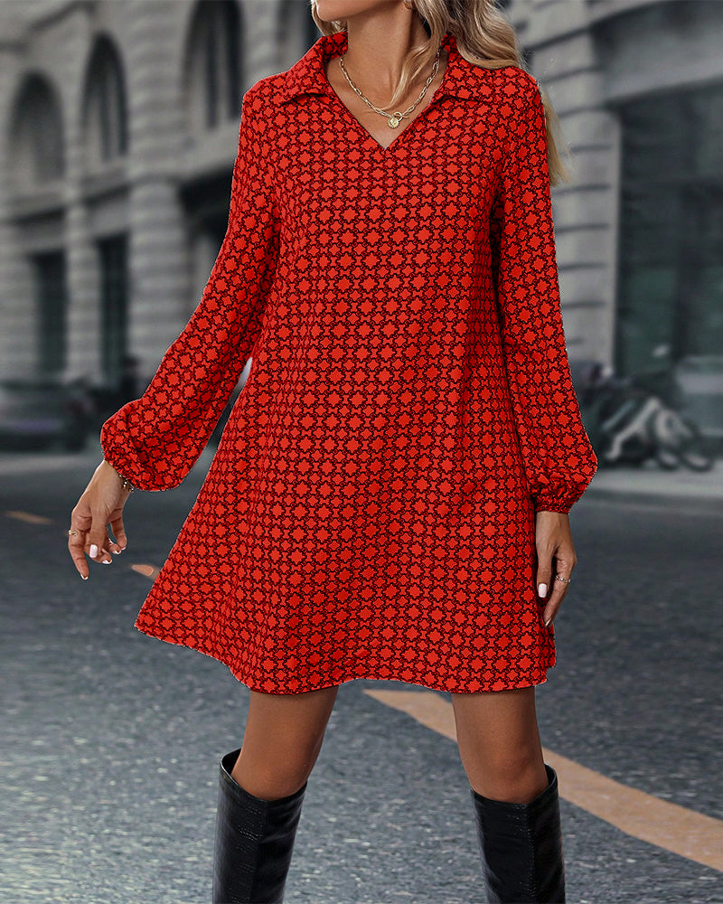 Trykt kjole med revers og lange ermer