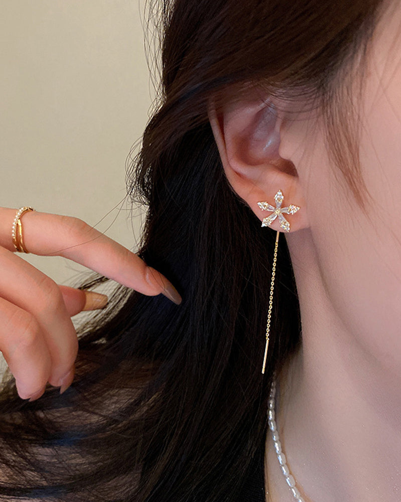 Blomsterøredobber med skinnende frynser