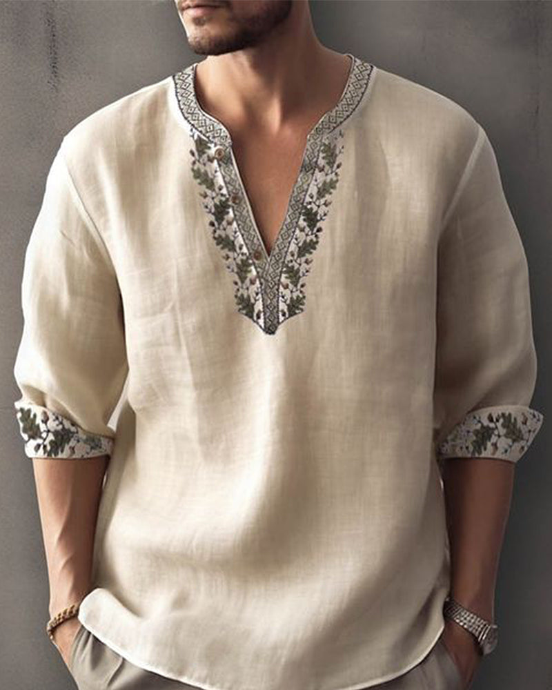 Avslappet topp med v-hals for menn med paneltrykk