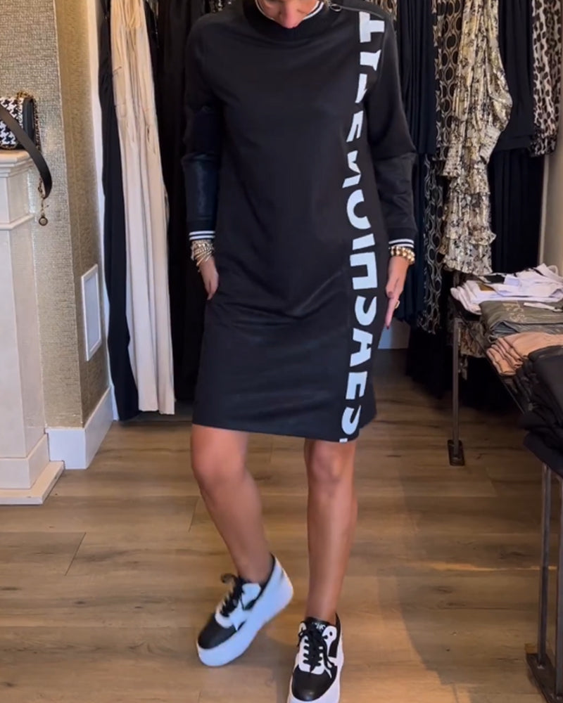 Uformell kjole med bokstavtrykk