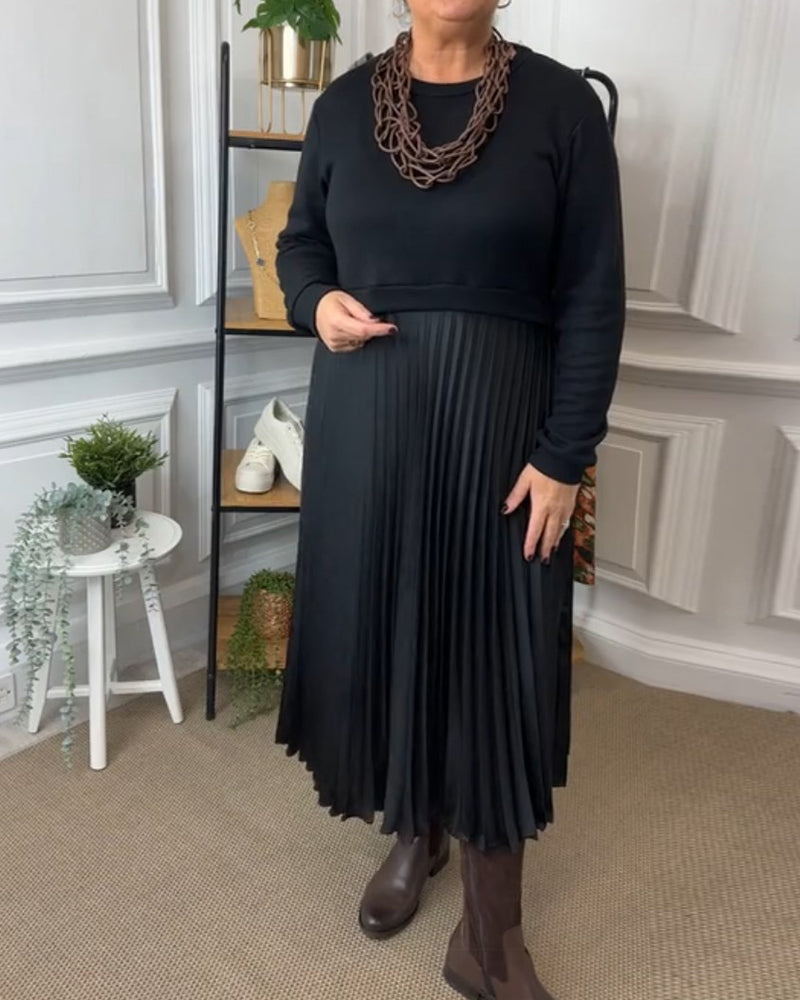 Elegant patchworkkjole med rund hals