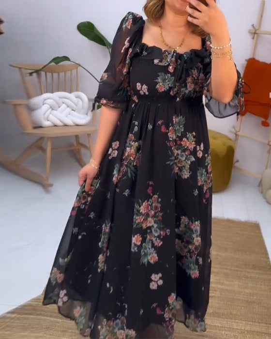Elegant kjole med firkantet hals med blomstertrykk