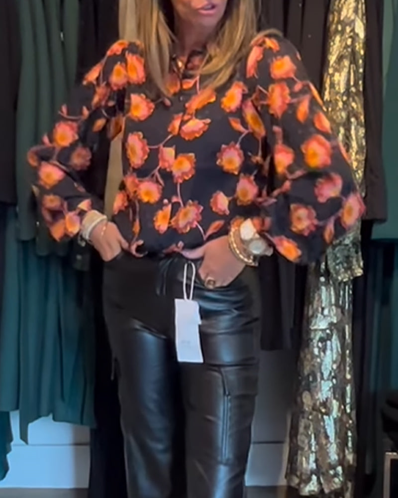 Causal topp med blomstertrykk