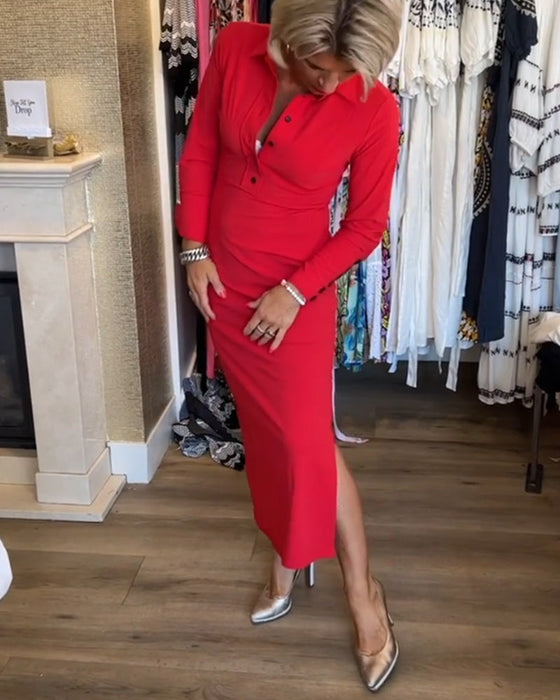 Ensfarget elegant kjole med splitt