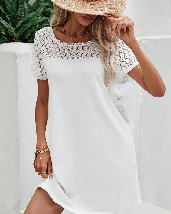 Kjole med rund hals og lappeteppe på ryggen