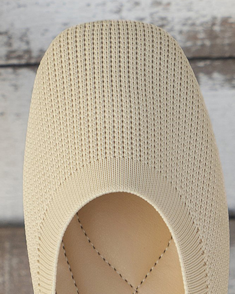 Flate sko med rund tå som puster