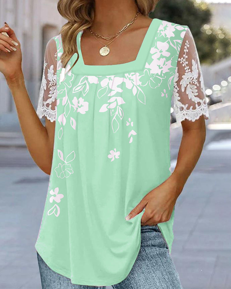 Trykt bluse med firkantet hals og blondeermer