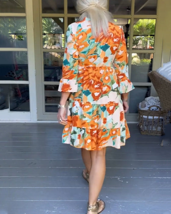 Kjole med V-hals og blomster