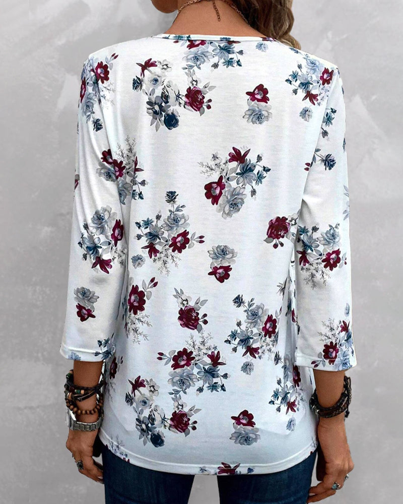 Elegant bluse med knapper med blomstertrykk