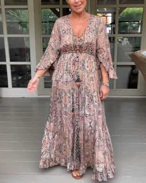 Kjole med volangermer og V-hals