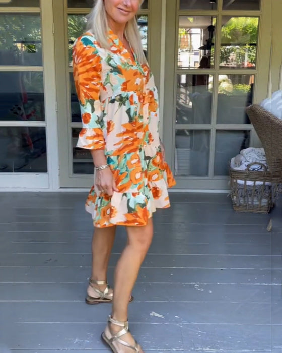 Kjole med V-hals og blomster