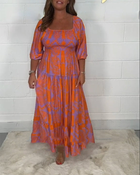 Kjole med firkantet hals og halverm