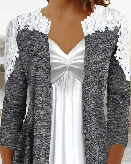 Elegant topp med V-hals og blonder