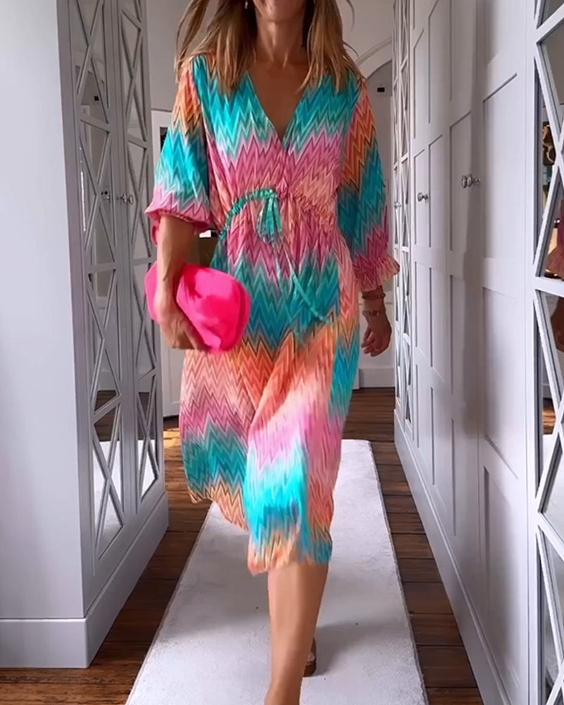 V-hals kjole med fargeblokktrykk