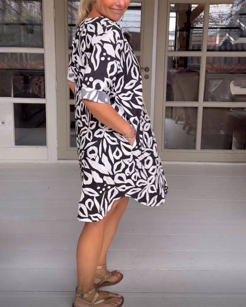 Printet kjole med v-hals