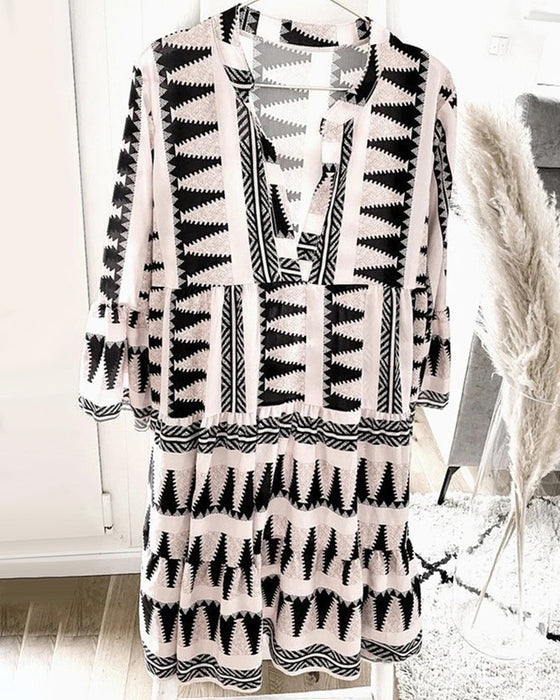 Kjole med v-hals i leopard