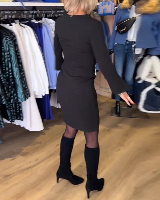 Kjole med V-nakke og blusshylse