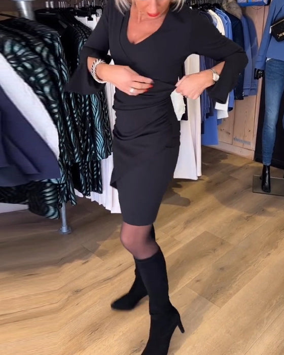 Kjole med V-nakke og blusshylse