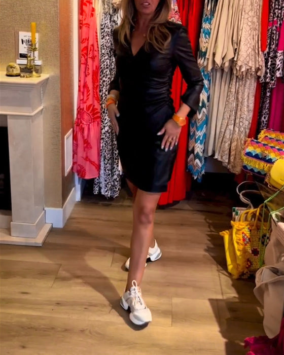 Bodycon-kjole med V-hals i PU