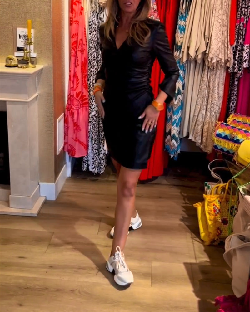 Bodycon-kjole med V-hals i PU