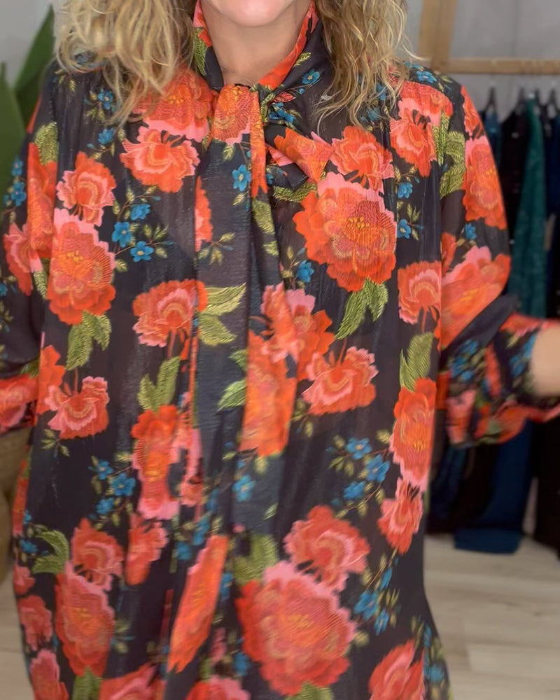 Bluse med blomstermønster og løs passform