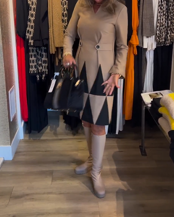 Elegant kjole med geometrisk trykk