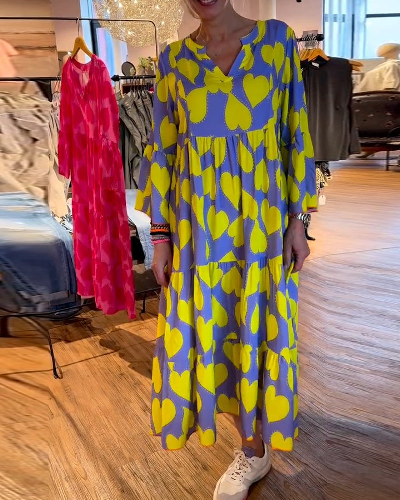 V-hals kjole med hjertemønster